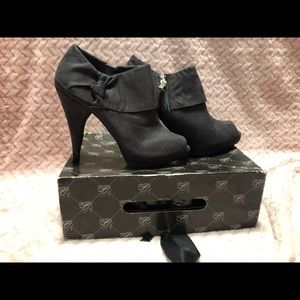 Heeled booties opened toe size 7